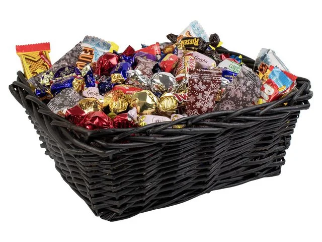 Godis Presentkorg svart inslaget 2,5kg Snabb frakt