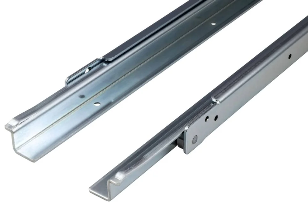 Köp nu Fulterer Teilauszug FR206 aus Stahl bis 100 kg aufliegende Montage, 600 mm / 494 mm