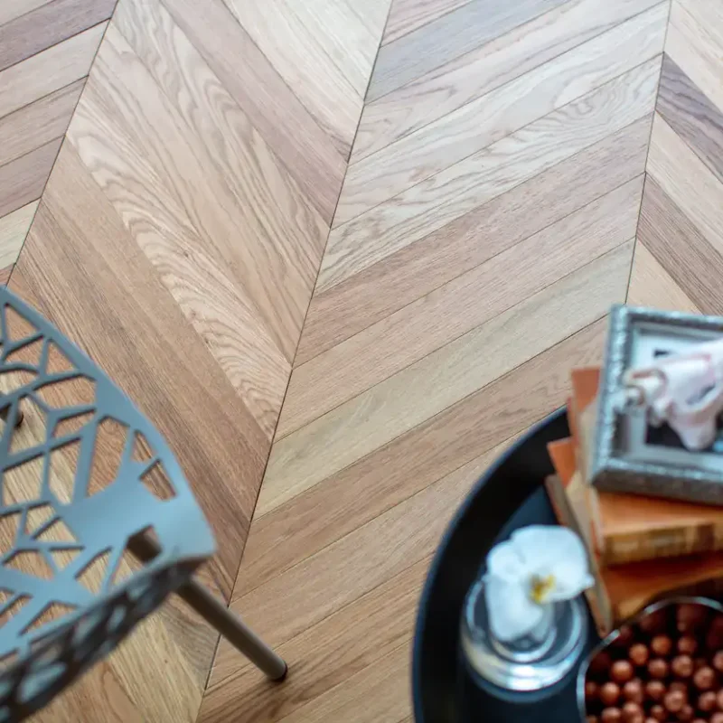 Fiskbensparkett Nordic Floor Ek 1-Stav Chevron Natural 45° Sista chansen